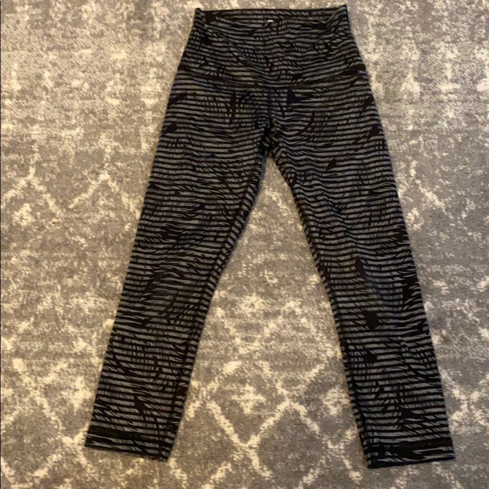 Lululemon leggings size 6 length 21